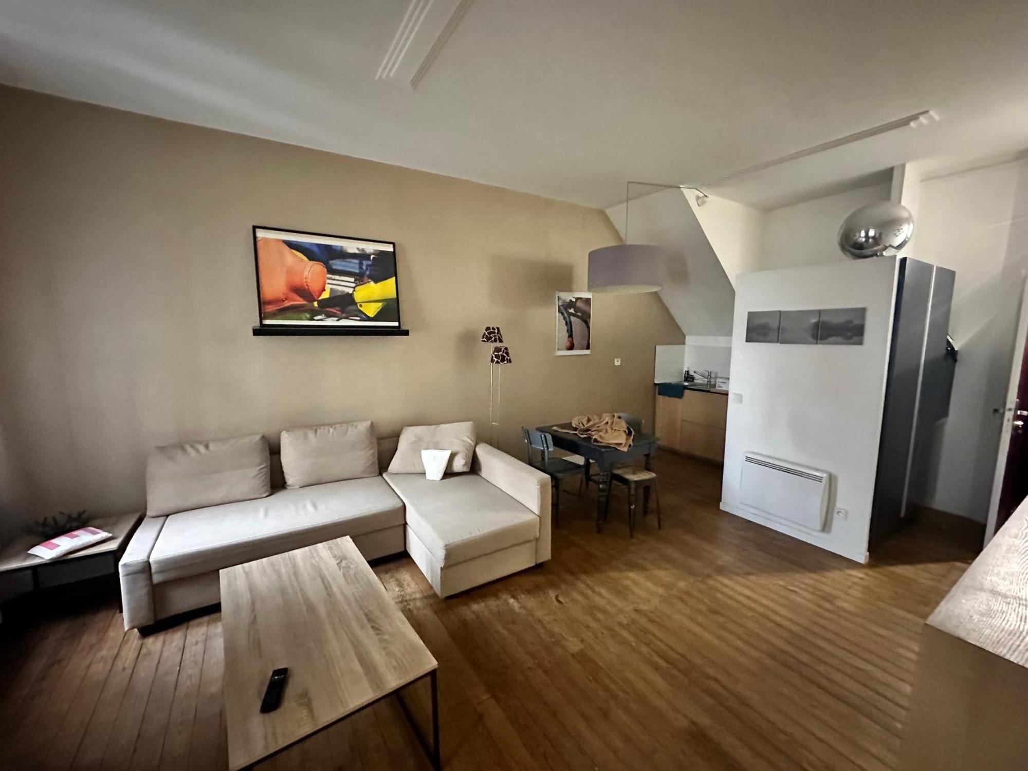 Standing Apartment T2 Near The Train Station And Tours Bagian luar foto